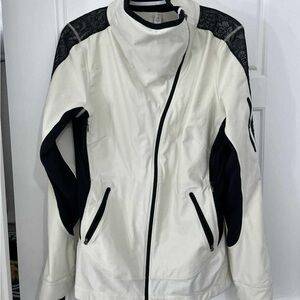 Lululemon Run: Draft Dodger Jacket